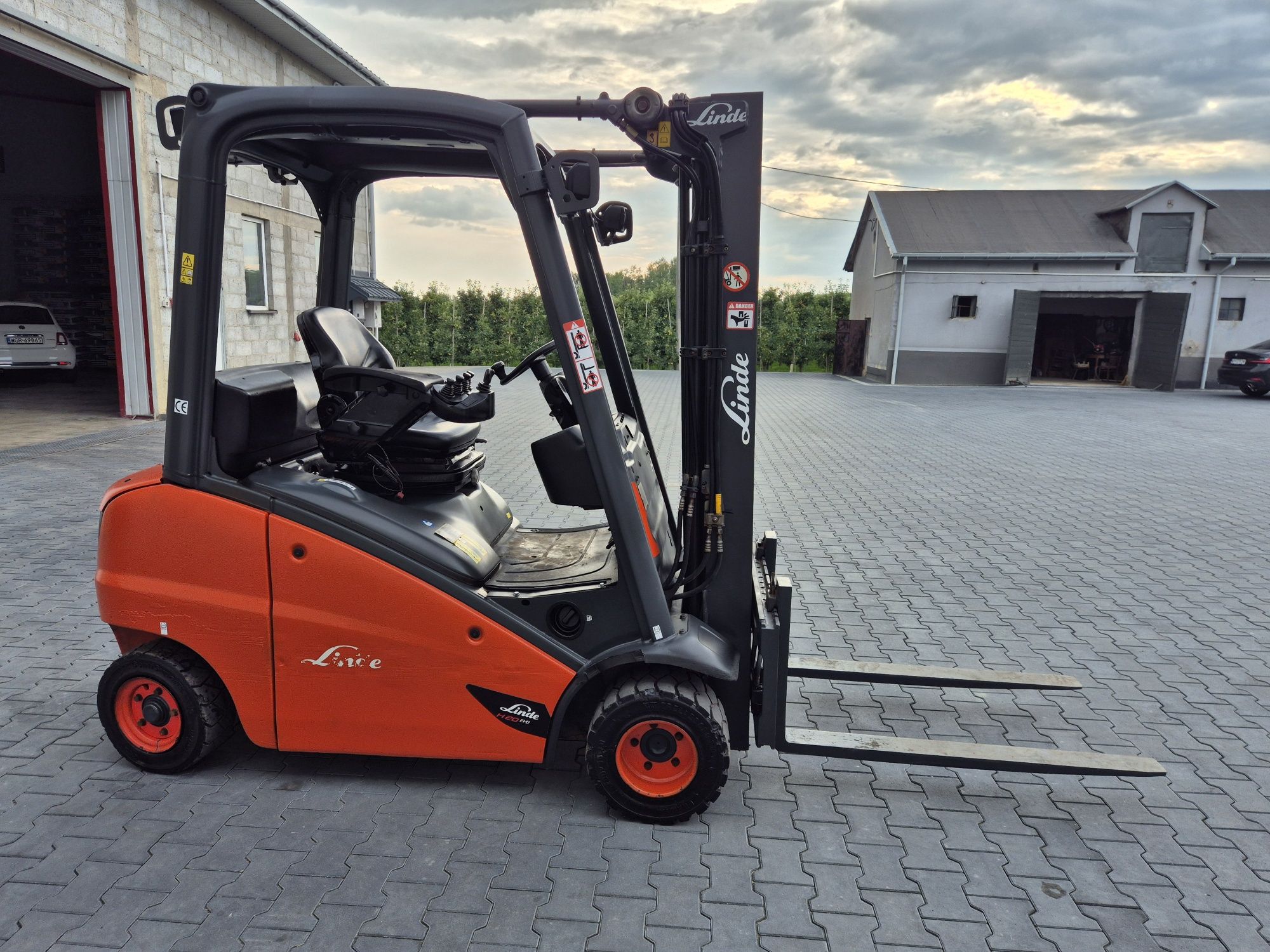 Wózek widłowy LINDE H20D, triplex, przesuw, DIESEL, terenowy