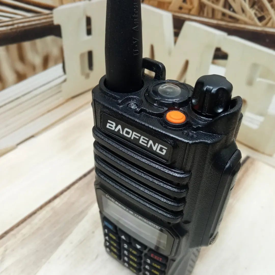Радиостанция влагозащищенная Baofeng UV-9R 
Новая!!