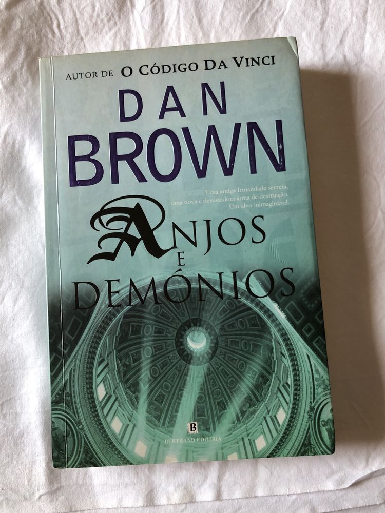 Anjos e Demónios - Dan Brown