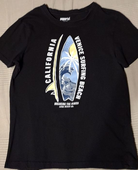 T-shirt czarny z nadrukiem rozm. 146/152