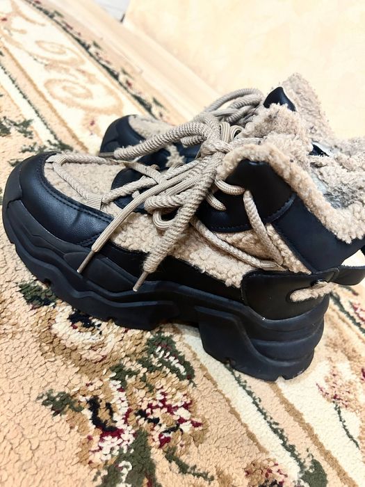 Продам взуття з еко шкіри