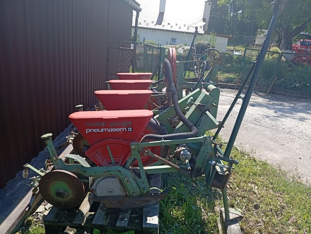 Siewnik do kukurydzy