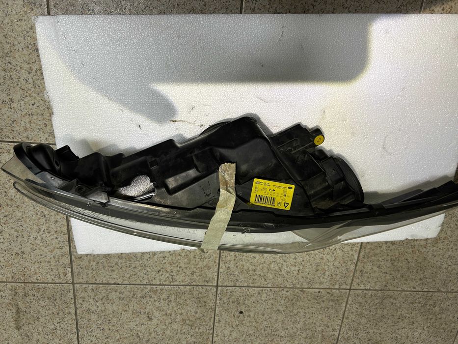 Farol otica Ford fiesta esquerda