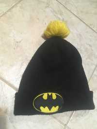 Batman czarna czapka z żółtym pomponem