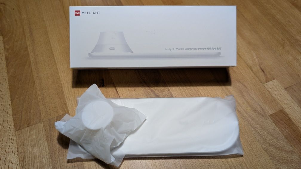 Yeelight  ładowarka indukcyjna z lampką nowa YLYD08YIa