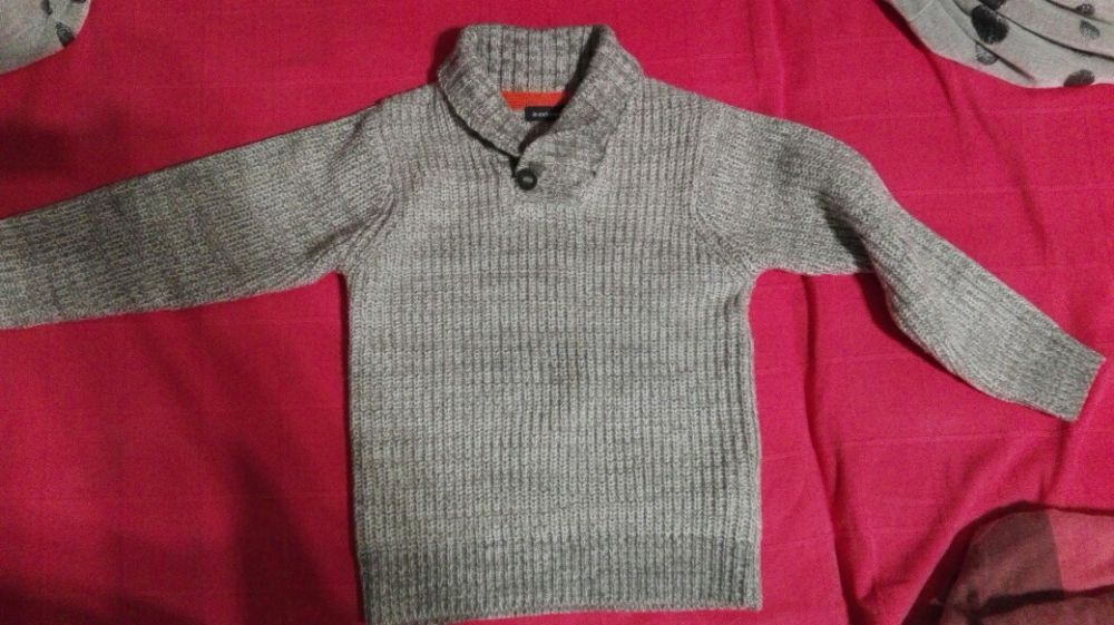 Sweter ciepły r. 116 plus gratis