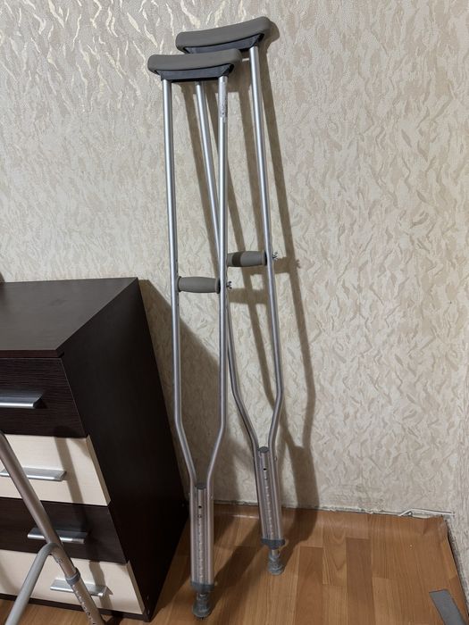 Продам милиці і ходунки