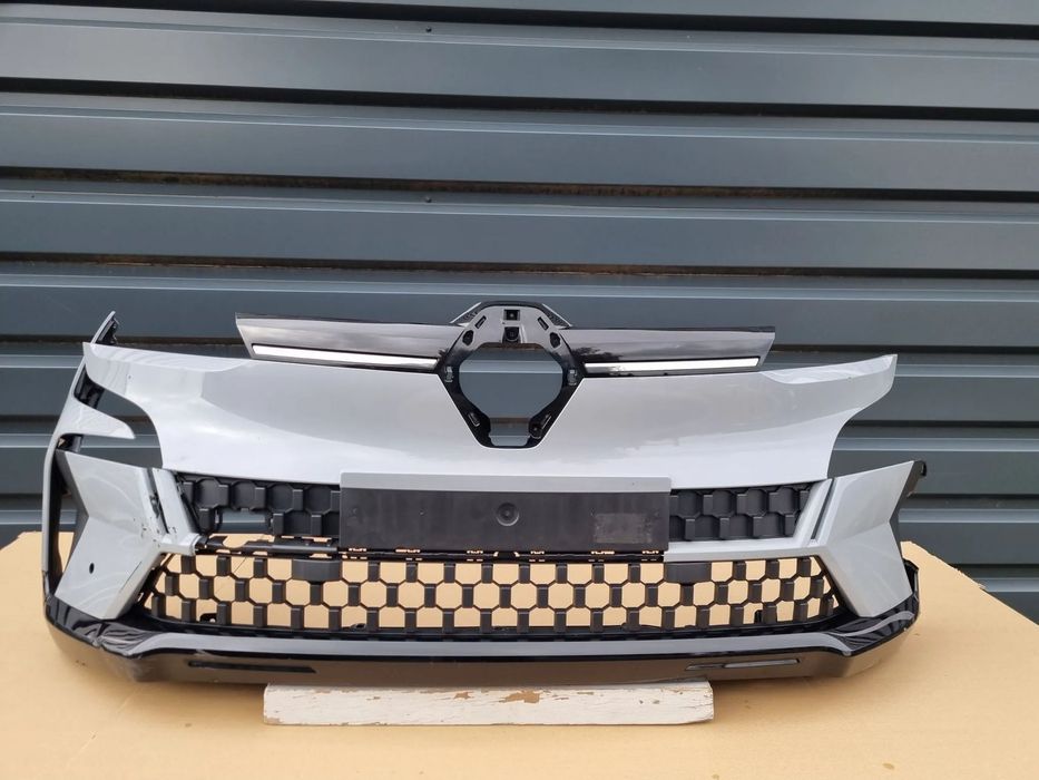 RENAULT MEGANE V E-TECH 2022- Zderzak przód oryginał MB092