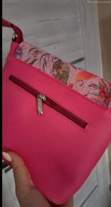 Nowa torebka listonoszka fuksja skora naturalna