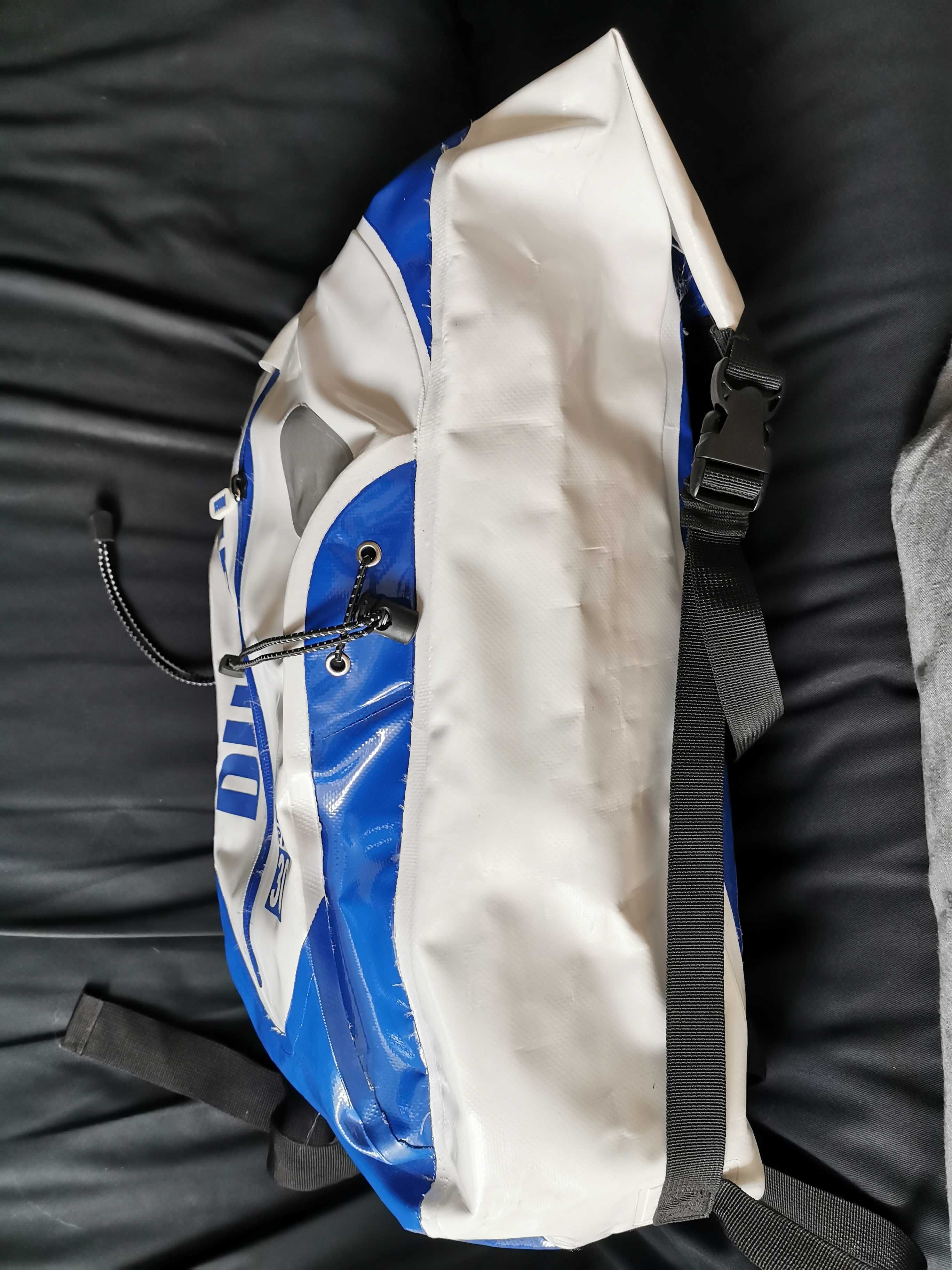 Wodoodporny plecak 30 Litrów Fajny na rower JAK NOWY