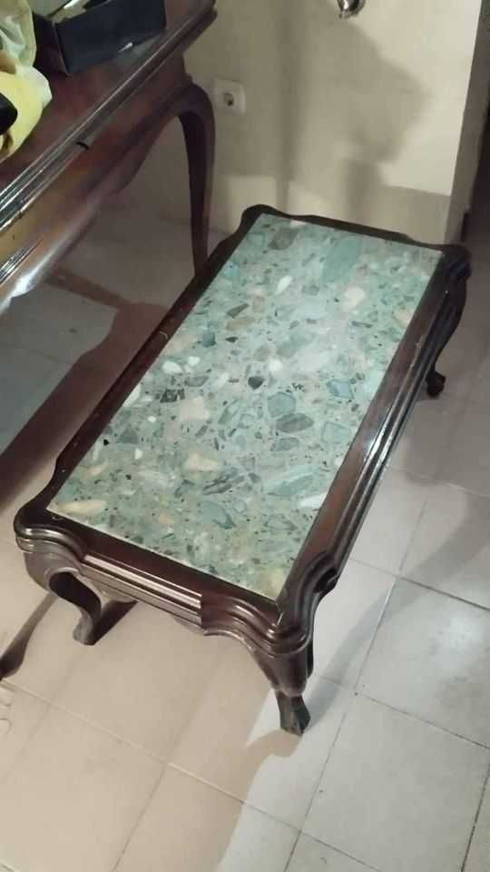 Mesinha de madeira e mármore verde