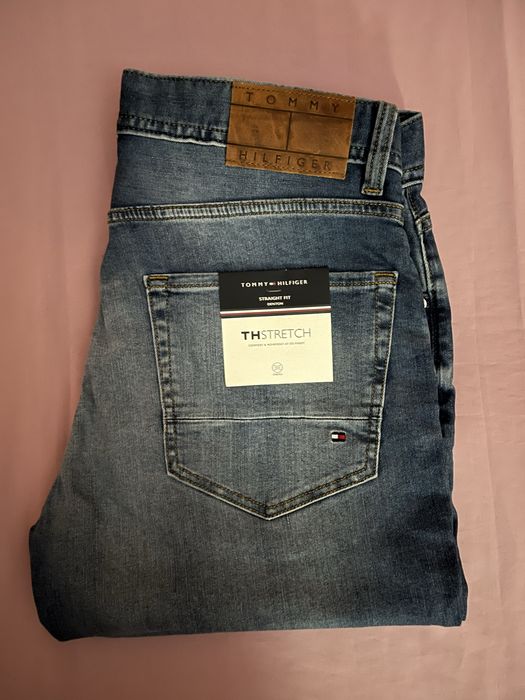 Wyprzedaż spodnie męskie Tommy Hilfiger.