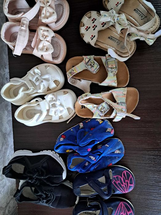 Коробка одягу та взуття на дівчинку 1.5-2 роки