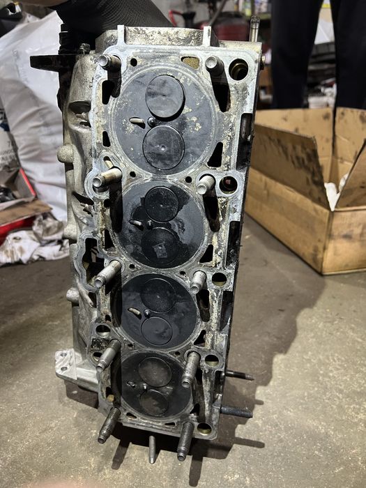 Головка блока з форсунками VW 2.0 tdi BMM 140hp