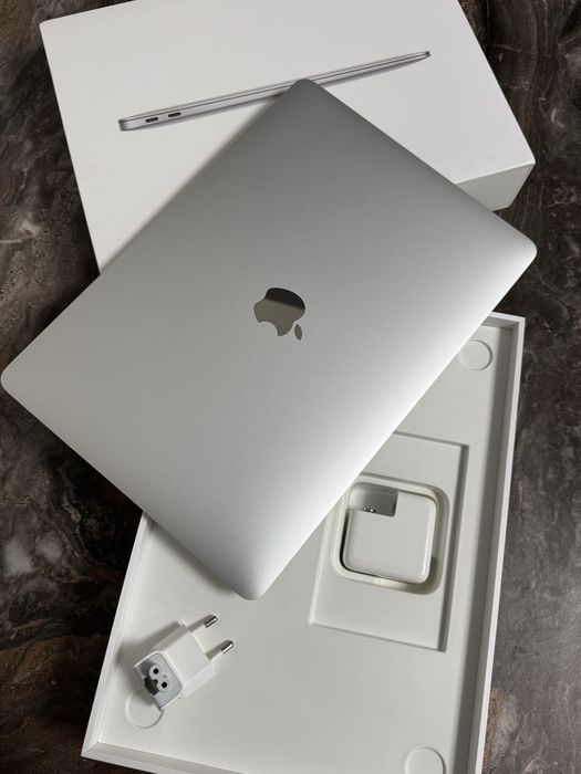 MacBook Air M1 13-inch 8/256