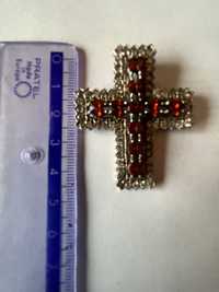 Krzyż srebrny próba 925 z czerwonym bursztynem dl 4,5cm