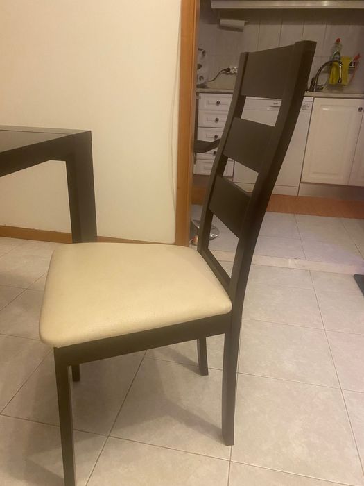 Mesa de Jantar com 4 cadeiras