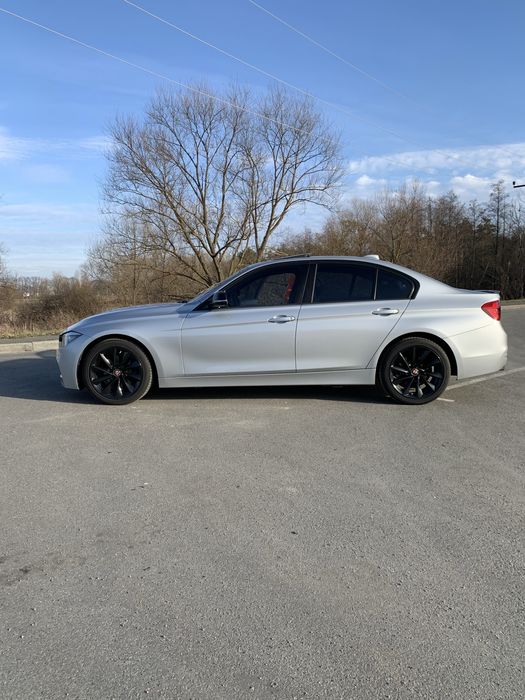 Продаю BMW 320i 2016год