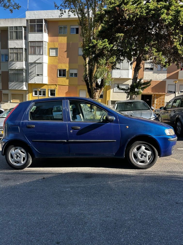 Fiat Punto 2001.