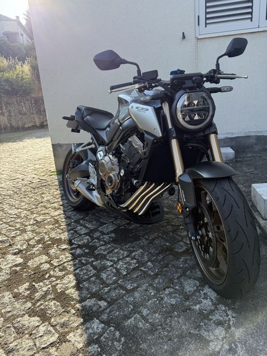Honda Cb 650r .2022 completamente nova .