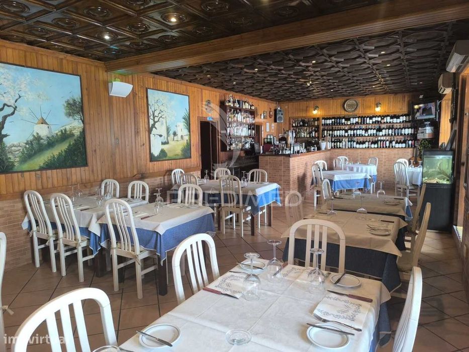 Restaurante totalmente mobilado e equipado, com habitação no 1º pis...