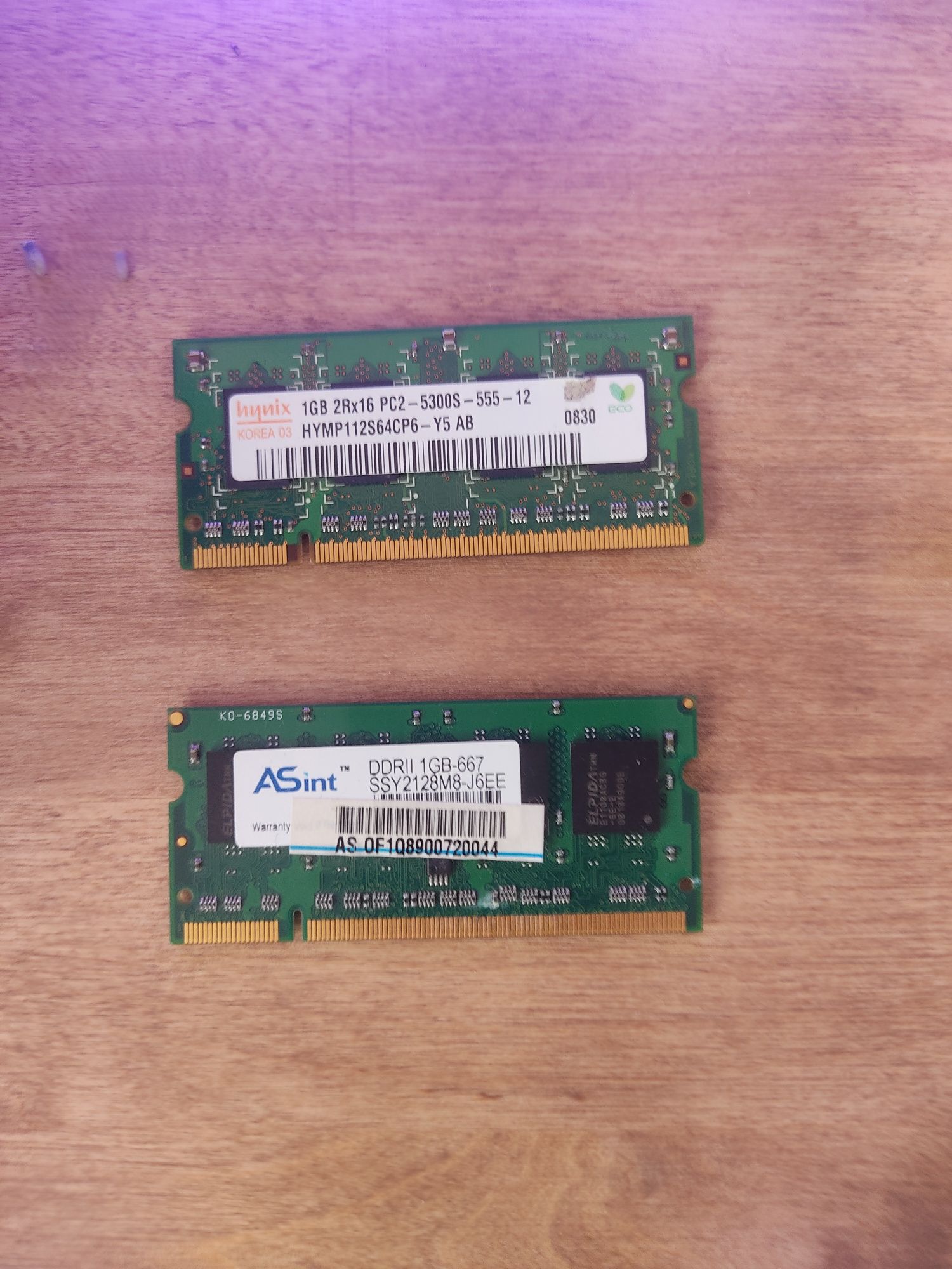 2 pamięci RAM dla Laptopa (1 i 1gb) DDR2