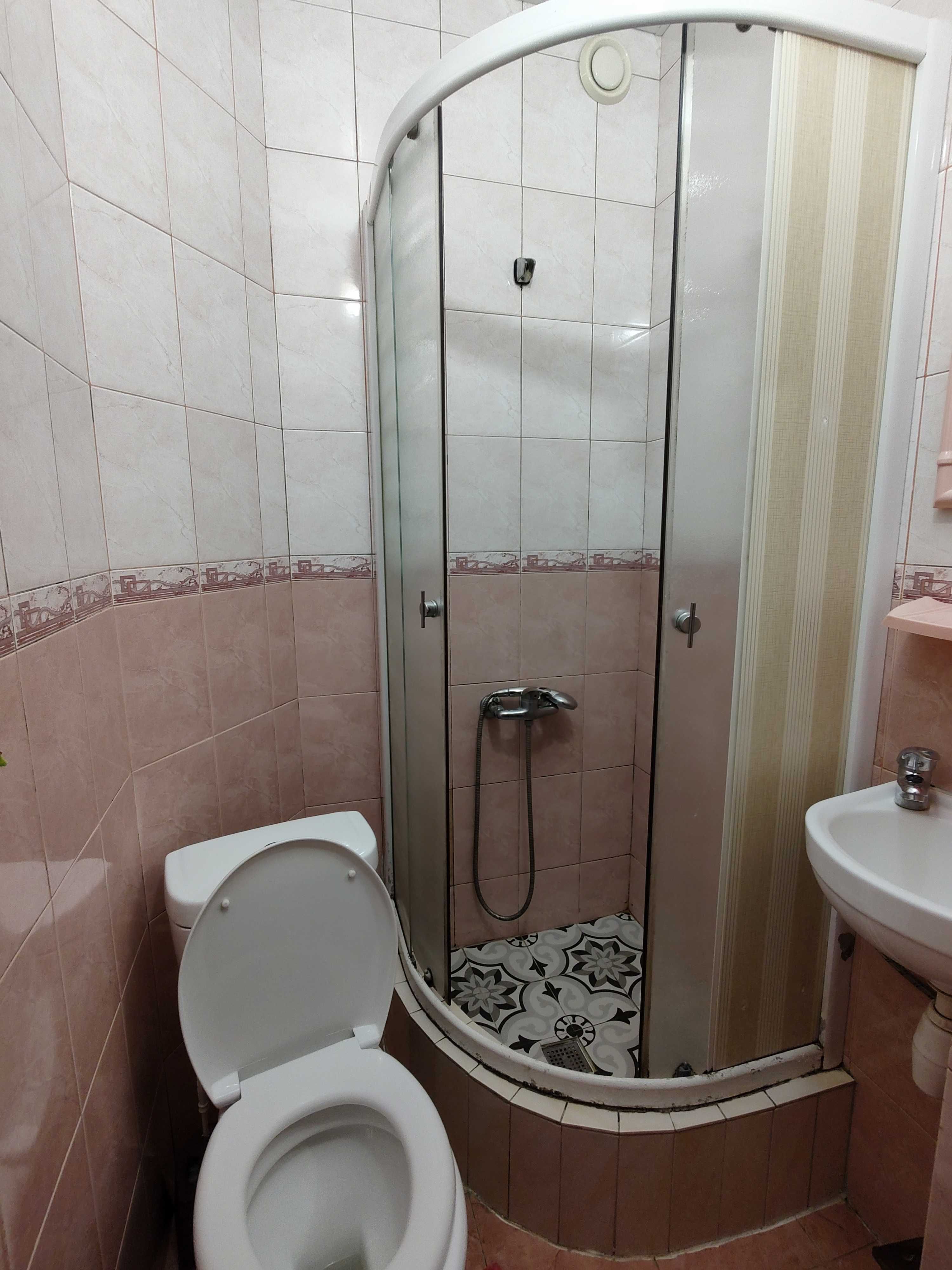 Продається діючий Готель, гарна ціна без %