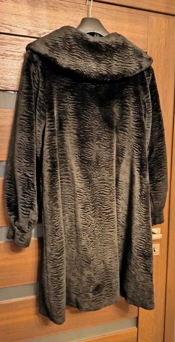 Futro czarne sztuczne - w bardzo dobrym