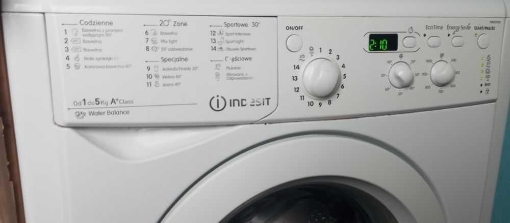 Пральна машина "Indesit"