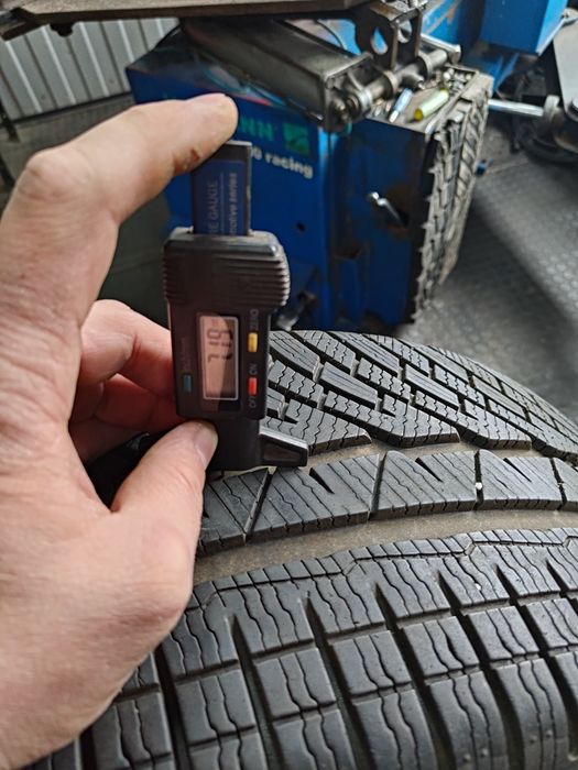 Продам зимнюю резину Michelin 235/45/18