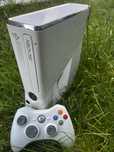 Xbox 360 slim (przerobiony RGH3) 250 gb, pad, zasilacz
