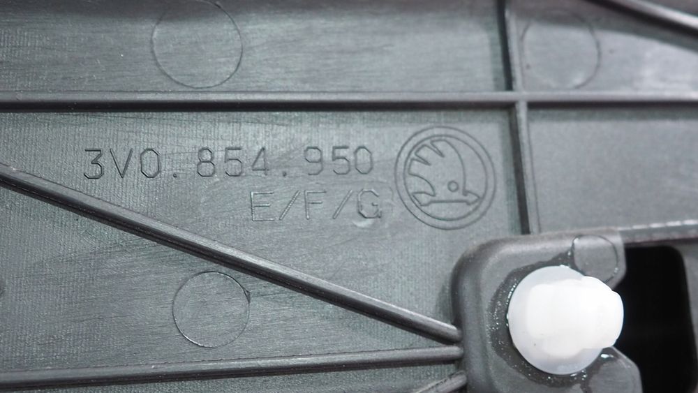 skoda superb iii lift listwa drzwi prawa tył 3v0854950