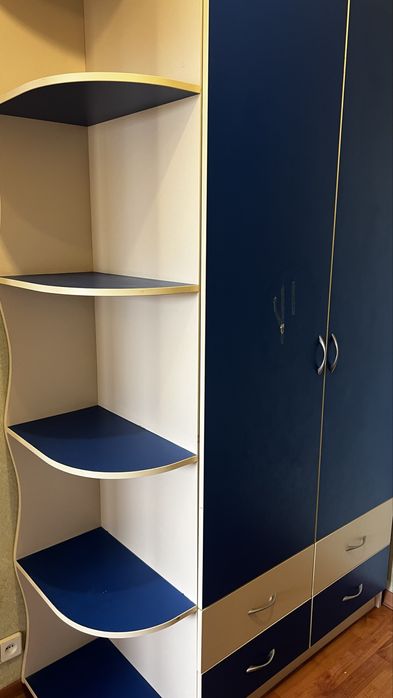 СРОЧНО!!! Комплект мебли (шкаф , кровать, полки)