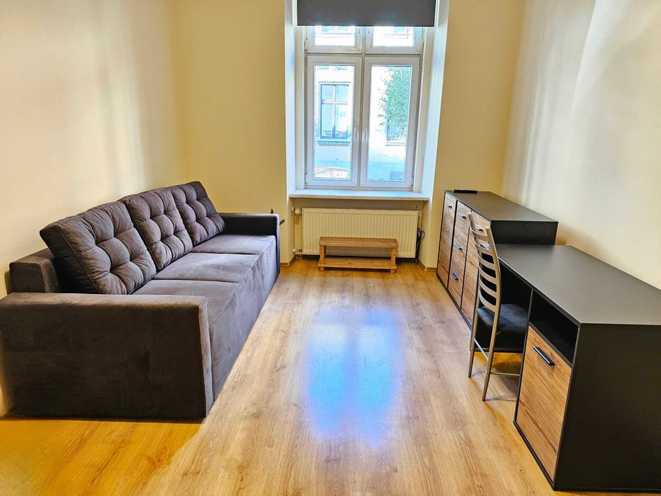 Ścisłe centrum Umeblowana kawalerka ul. Pędzichów/ Długa 35m2