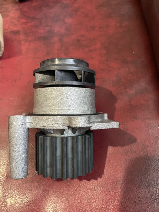 Водяна помпа на вольцваген шкода 1.9 дизель