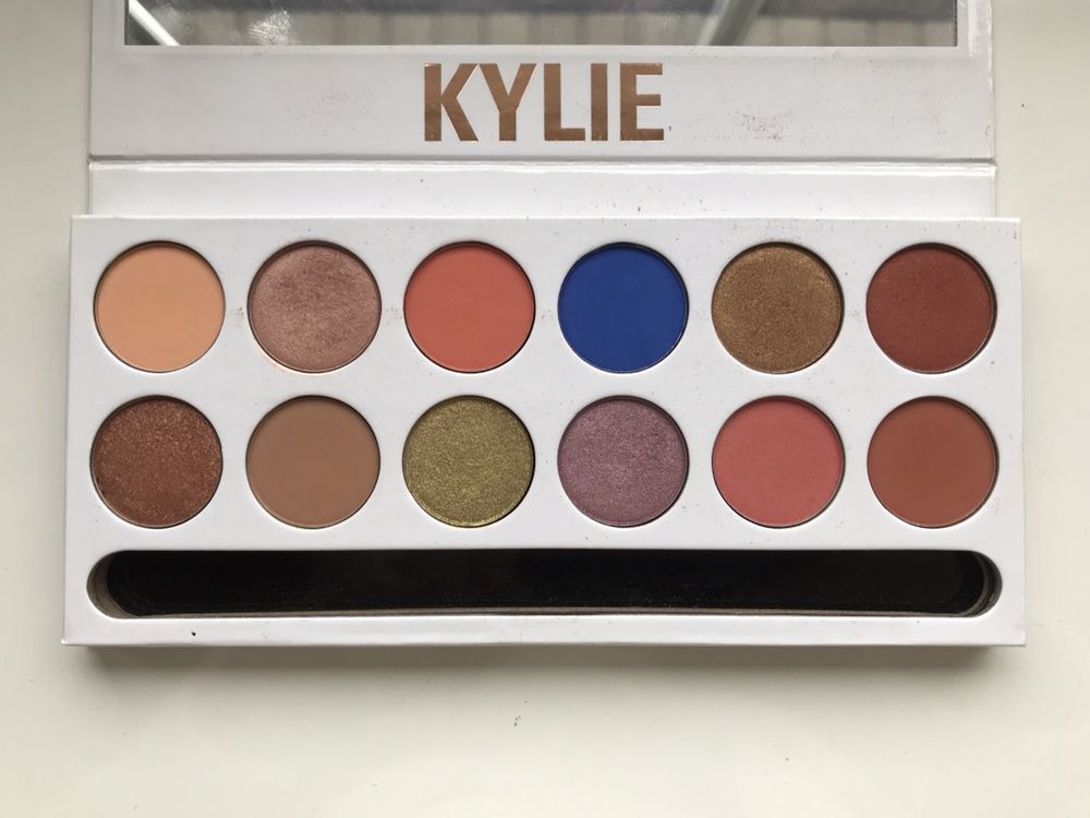 Kylie Cosmetics The Royal Peach Palette paleta cieni do powiek cienie