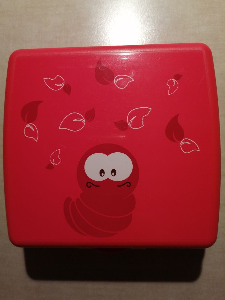 Tupperware czerwone pudełko, świetne na kanapki lub przekąski NOWE!