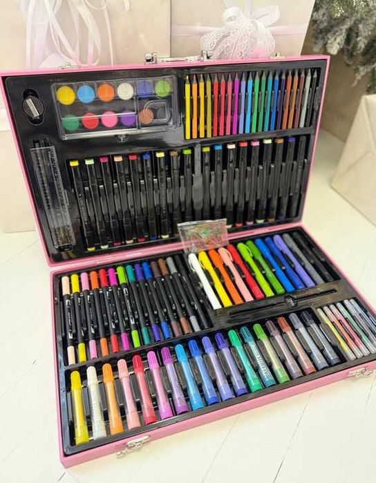 Набор для рисования 120 предметов карандаши краски фломастеры