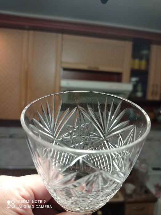 Продаю набір кришталевих чарочек та фужерів.