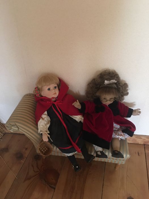 2 bonecas  diferentes