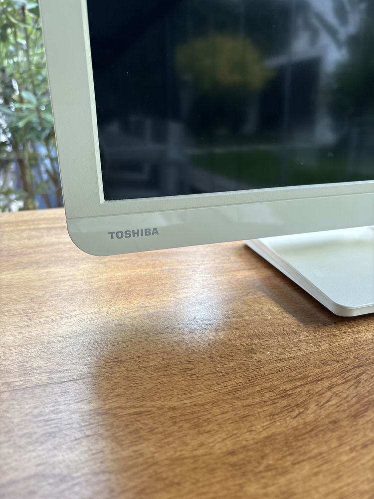 Tv toshiba 25,5” cor branca