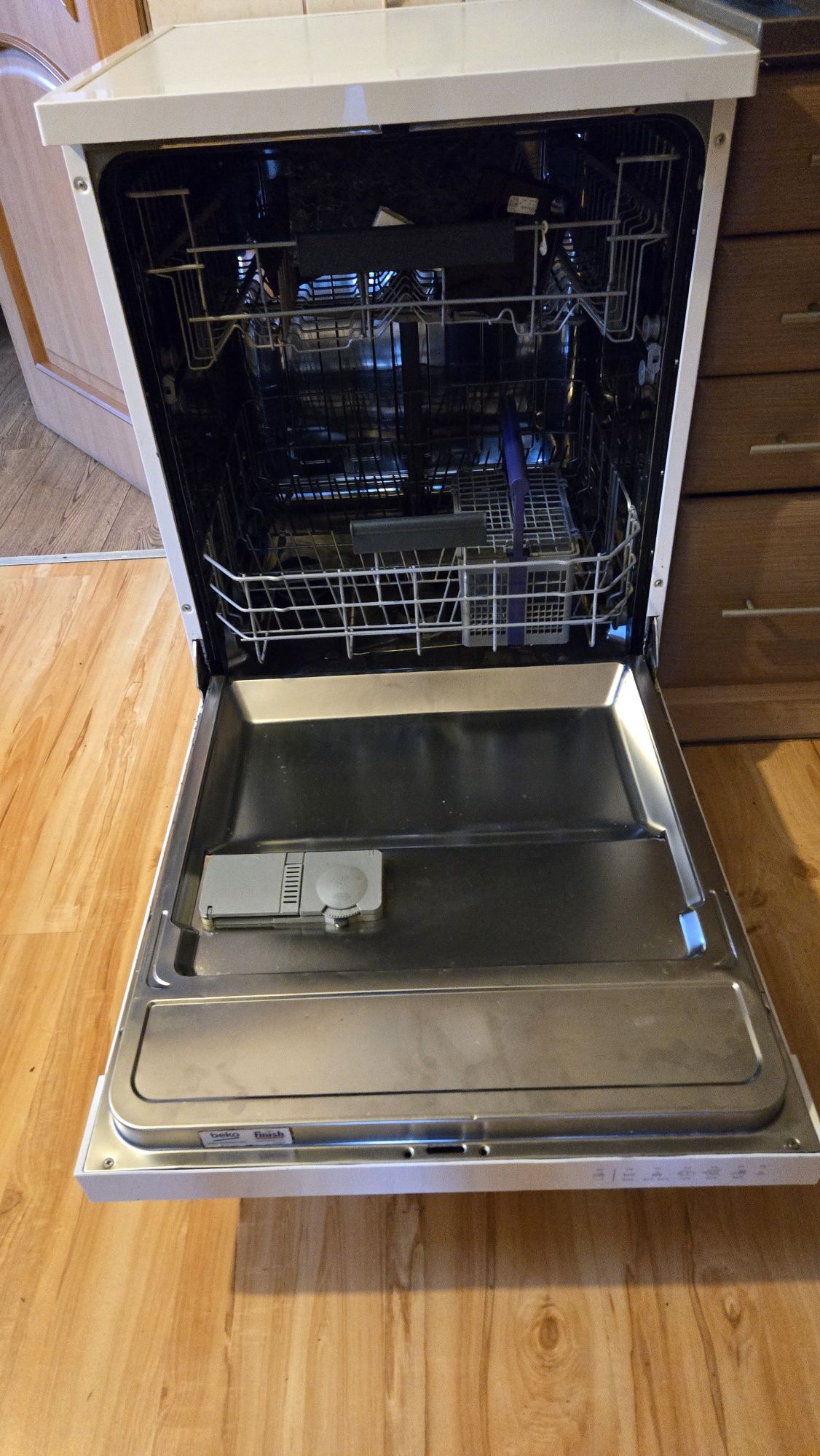 Zmywarka BEKO DFN 26220 W - uszkodzony włączniki