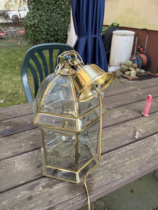 Zyrandol lampa wiszaca w zlotej oprawie witraz
