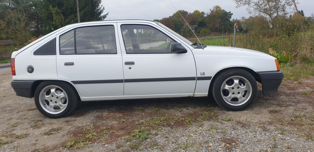 Opel kadet klasyk 1.4b sprawny