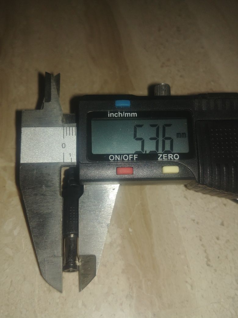 Zasilacz 5V 2A model RY-0520 IN PUT 100-240VAC 50/60Hz OUTPUT 5V 2A