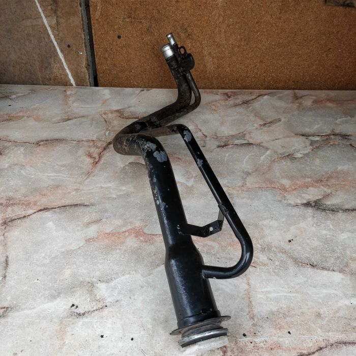 Заливна горловина бензобака Лансер  X