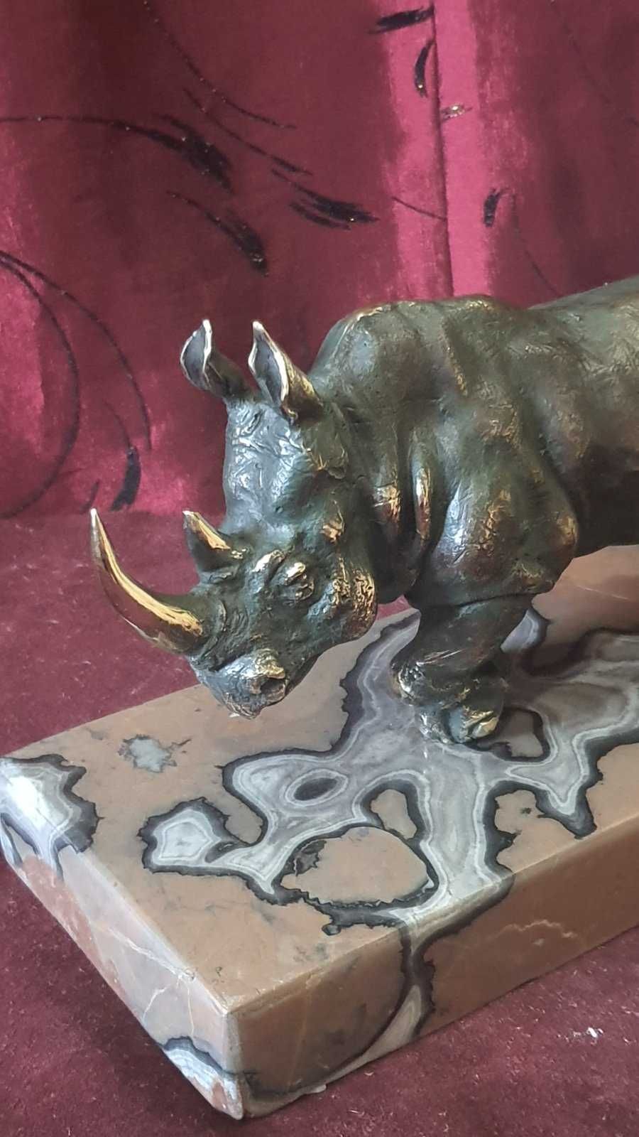 Носорог(бронза).