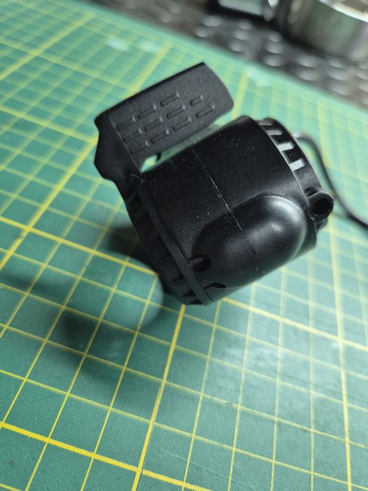 Manetka gazu do hulajnogi