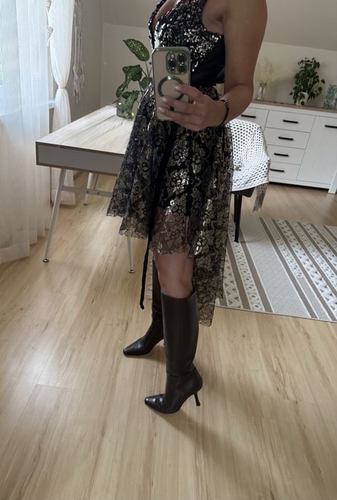 Czarna sukienka z koronką