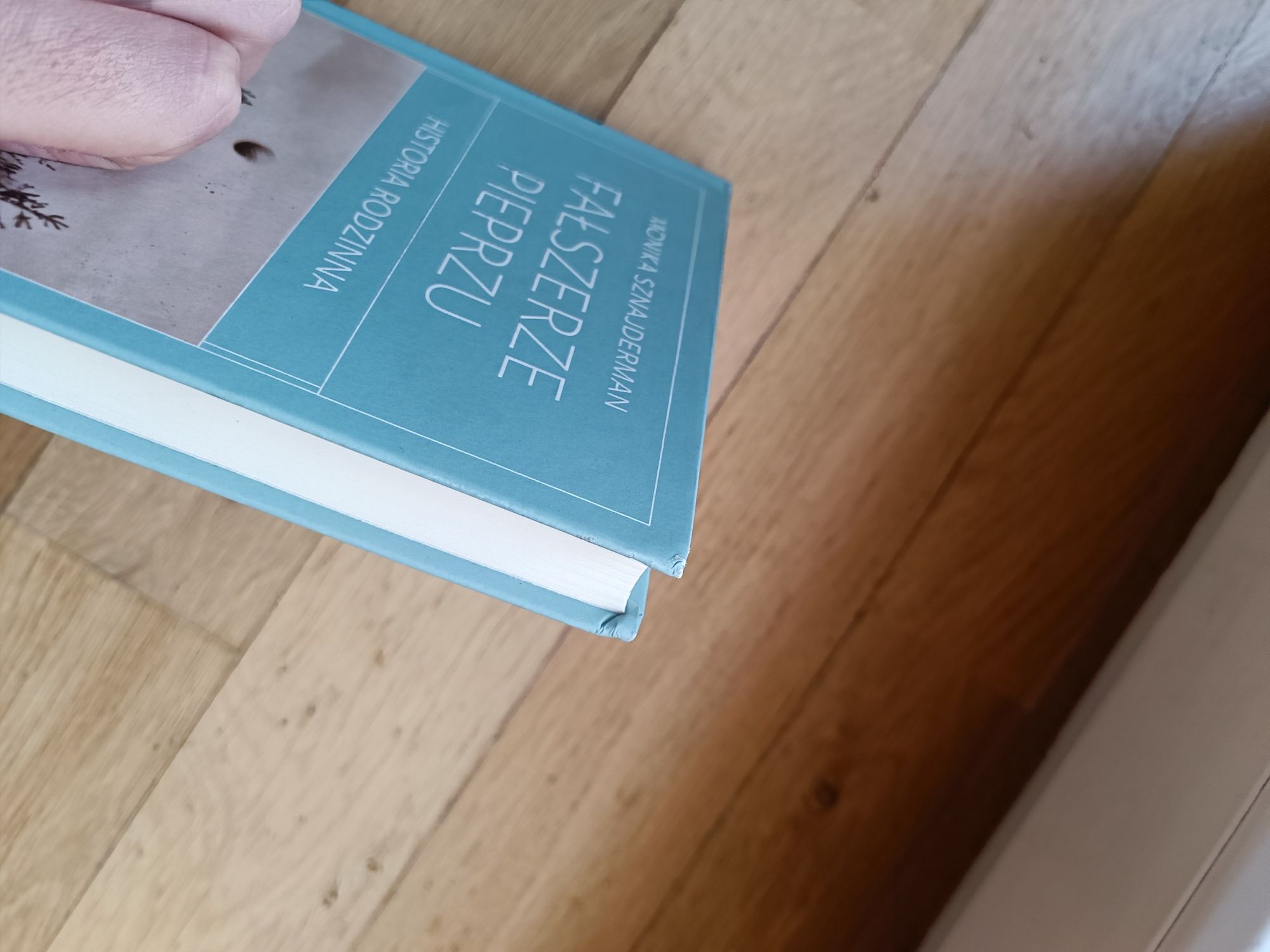 Książka fałszerze pieprzu historia rodzinna Monika sznajderman